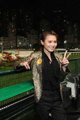 组图：“魔术之夜”周秀娜带伤工作人气旺