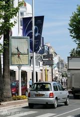 幻灯图：戛纳未受海啸影响 火山灰或误明星行程