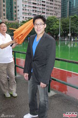 组图：霍启刚霍启山心情大好 否认成立教学基金