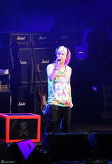 高清组图：FTISLAND摇滚闹京城 洪基感动拍歌迷