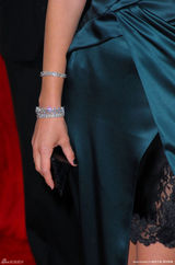 高清组图：玛丽昂-歌迪亚走红毯 大秀香肩宛若缪斯