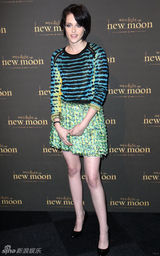 高清组图：《新月》英国粉丝见面会 斯图尔特雷人装