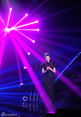 组图：张瑞希首唱黄梅戏 秀中文获郭德纲称赞