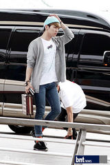 组图：SM家族赴台湾演出亮相机场