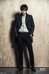 高清组图：朱元时尚写真曝光 黑色皮衣酷感十足