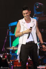 组图：关楚耀个唱邀张学友坐阵 遗撼谭咏麟未到