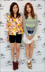 组图：泫雅金素恩等出席女性服装品牌发布会