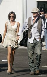 组图：贝嫂时尚进化史：脸靓身材正万事足