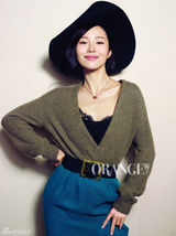 组图：江一燕优雅开年封面 迷人微笑暖意浓浓