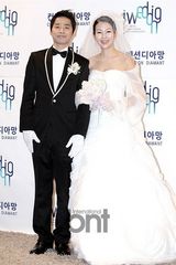 组图：韩星车承桓金艺芬举行婚礼众星祝贺