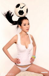 幻灯图：徐黛妮化身足球宝贝弯腰爆乳身材热辣 