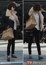 组图：韩星韩艺瑟丁一宇等为参加MAMA赴香港