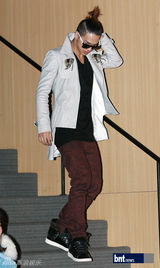 组图：韩团TEENTOP纪念专辑发行举办粉丝签名会