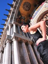 高清组图：女星叶璇荡舟威尼斯秀东方风情