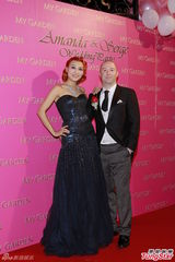 组图：李蕙敏香港补请喜宴 黄伟文要当小孩干爹