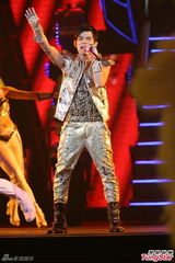 周杰伦介怀被燕姿夺第一次 与邓丽君隔空对唱