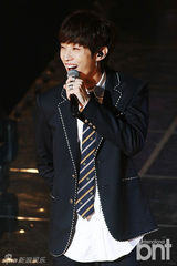 组图：韩团B1A4办“家乡巡演”演绎多彩魅力