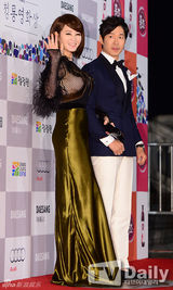 高清图：韩青龙奖金惠秀爆乳 女星裸露全身纹身