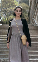 组图：网曝林青霞素颜街拍美照宛若少女