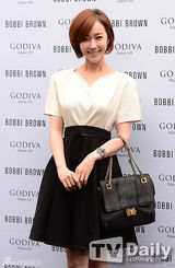 组图：南相美等为品牌站台 金正敏露腰秀性感