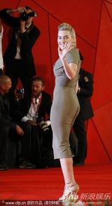 组图：《杀戮》威尼斯首映 温丝莱特雍容大气