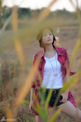 组图：李依玲田园风情写真展独特东方美