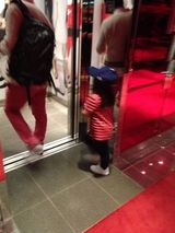 组图：王诗龄美国生活照曝光 戴棒球帽潮范十足