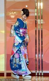 组图：日本国民美少女炫彩和服迎新年 武井咲等助阵