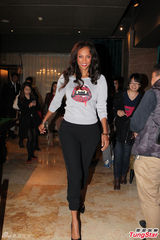 组图：泰拉赞尚雯婕主持 称男友劈腿为中国超模