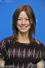 高清：《嗜睡病》媒体发布会 简妮-席丽获导演护花