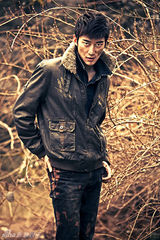 组图：宋珉宇力量写真演绎硬汉魅力