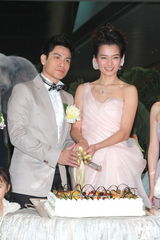 组图：吕慧仪结婚秀钻戒 陈志云等好友到场庆贺