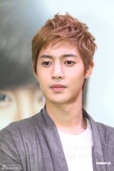 组图：金贤重赴台湾代言产品 亚洲巡演将设台湾站