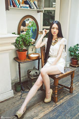 组图：郭碧婷夏日氧气写真婉若夏花气质灵动