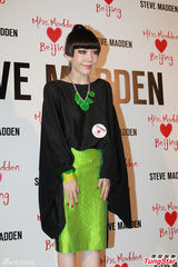 组图：吴莫愁前卫造型捞金 丁子高赞其歌声