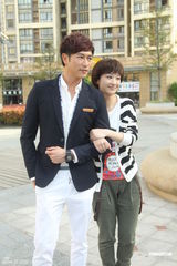 组图：陈键锋穆婷婷《女人泪》发布会默契十足