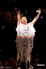 幻灯图：陈奕迅个唱雷人造型不断 否认与妻子离婚