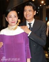 组图：周润发携妻恩爱亮相 瘦身明显否认厌食