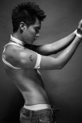 组图：马天宇大尺度写真流出 捆绑造型大秀肌肉