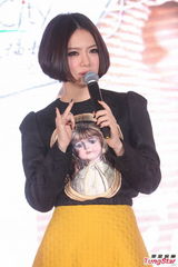 组图：戚薇发公益写真升级3D芳香版