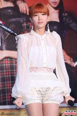 组图：Dream Girls露腿办签唱 明道帅气助阵