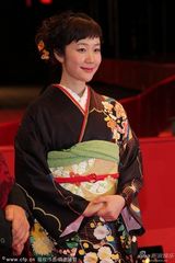 组图：《小小的家》发布会 女星穿和服显羞涩