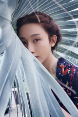 组图：张俪魔幻气质泰国丛林写真