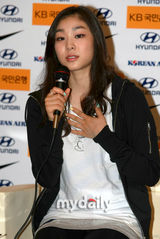 幻灯图：韩国花样滑冰选手金妍儿出国新闻发布会 