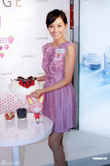 组图：陈法拉无袖小洋装显优雅 否认不满戏份被删