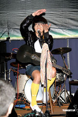 幻灯图：卢广仲坚持短裤造型做标记 范晓萱狂野开唱