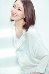 组图：焦俊艳清新写真灵动淡雅