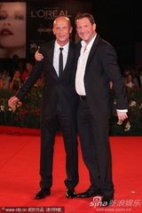 组图：《浮士德》威尼斯首映 女星素洁长裙高雅