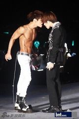 组图：SM巡演SJ少时等火辣劲爆 现场玩变装