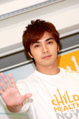 幻灯图集：张艾嘉率贺军翔郑元畅为儿童发声